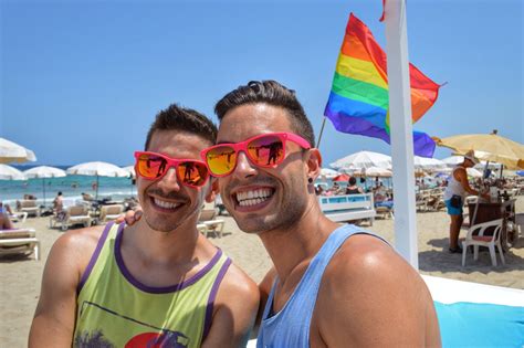 Descubre la Guía Definitiva de Playas Gay en España